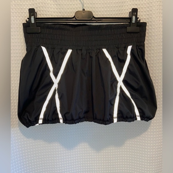 Women’s LULULEMON ATHLETICA Light Up skort size 6 - Picture 3 of 16